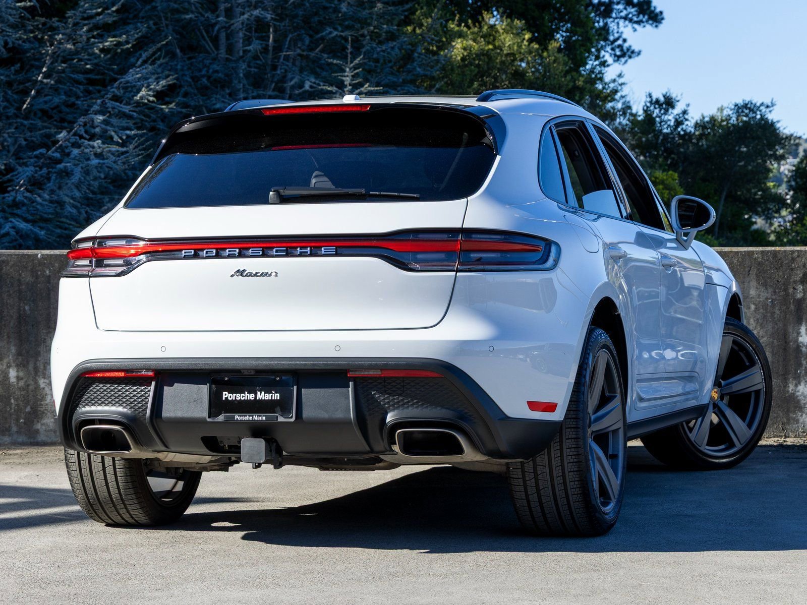 Certified 2025 Porsche Macan image 11