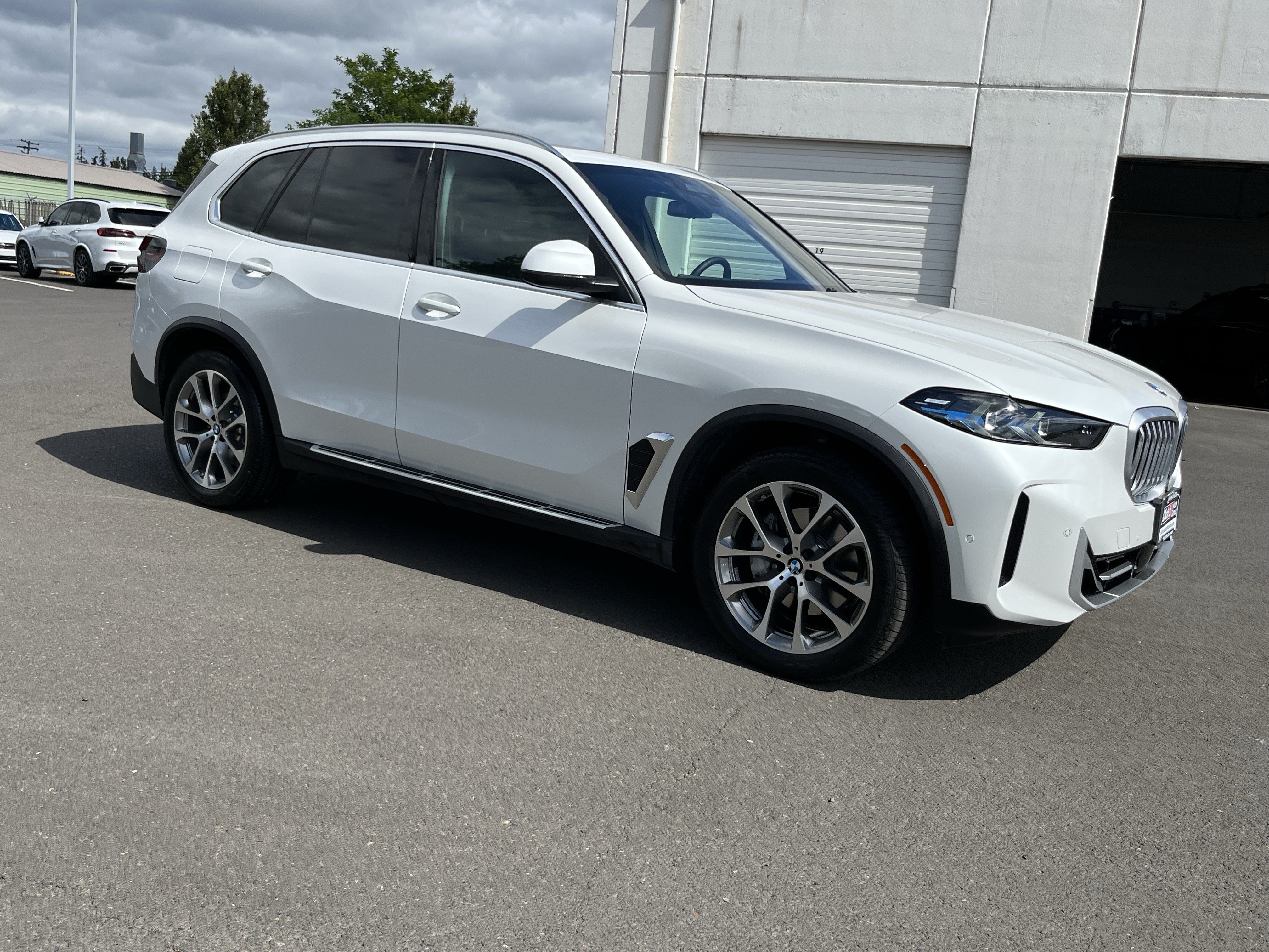 Used 2026 BMW X5 xDrive40i w/ Premium Package AWD/4WD image 7