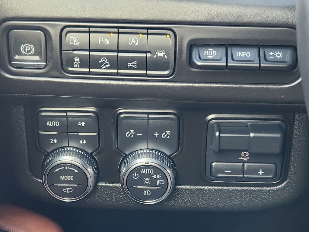 Certified 2024 GMC Yukon Denali Ultimate image 29