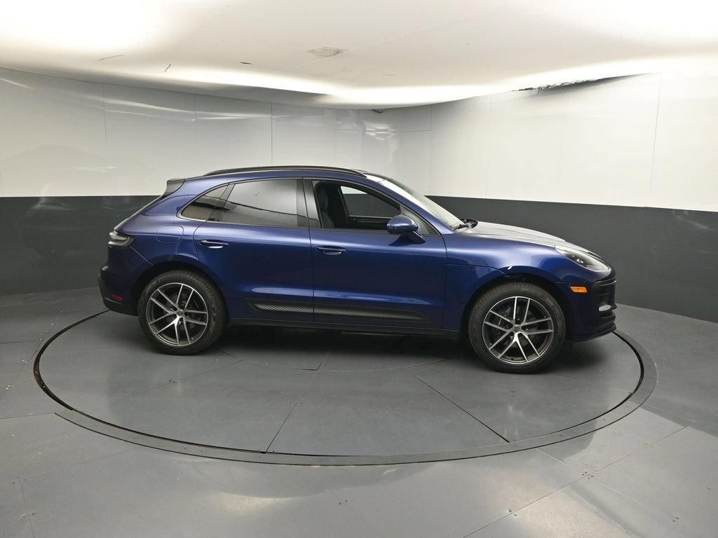 Used 2025 Porsche Macan AWD/4WD image 27