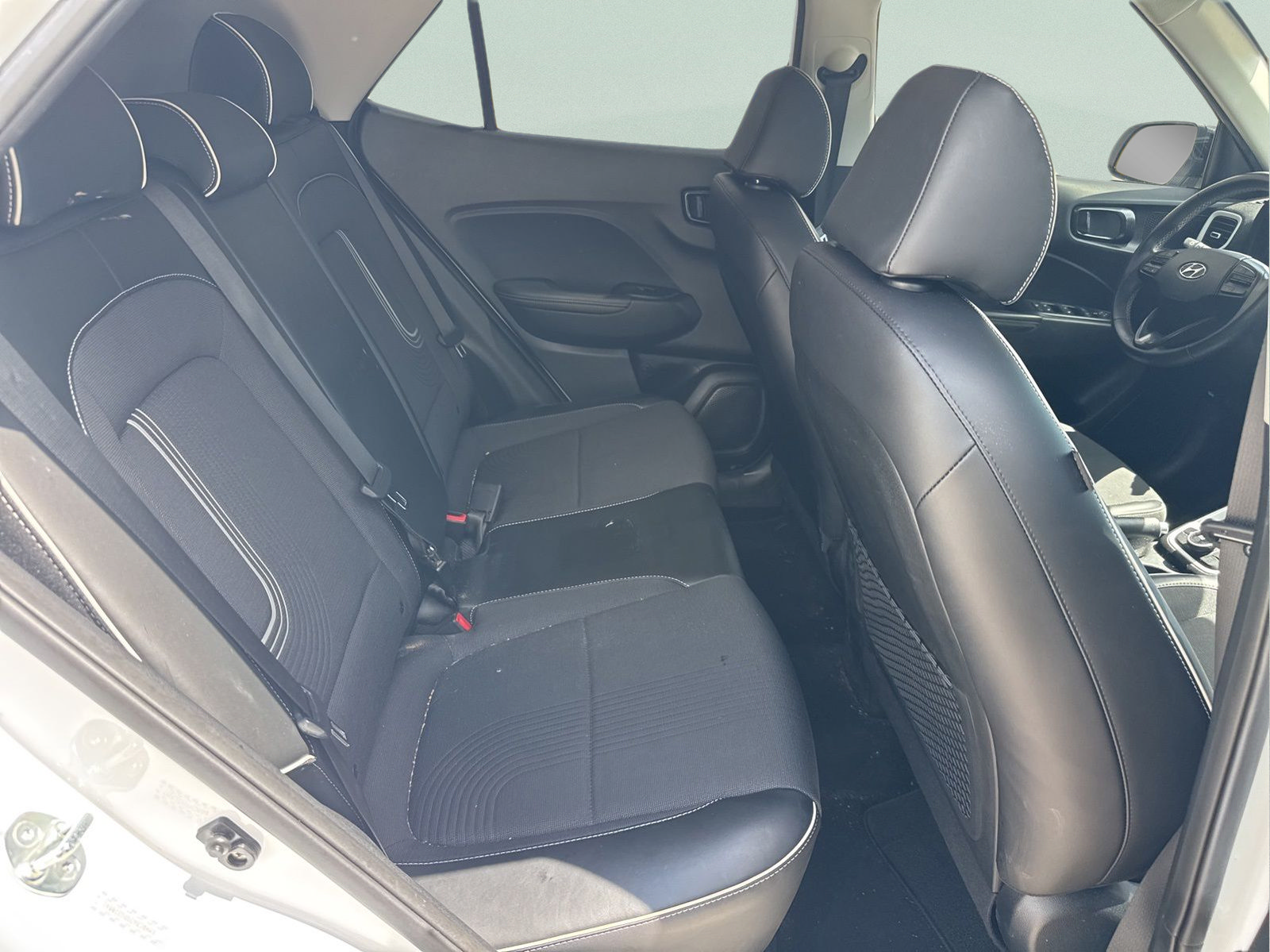 Used 2023 Hyundai Venue Limited FWD image 23