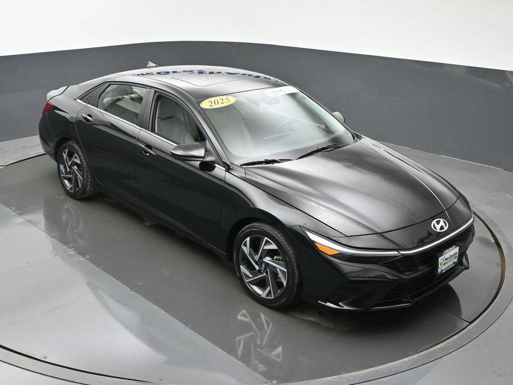Used 2025 Hyundai Elantra Limited image 3