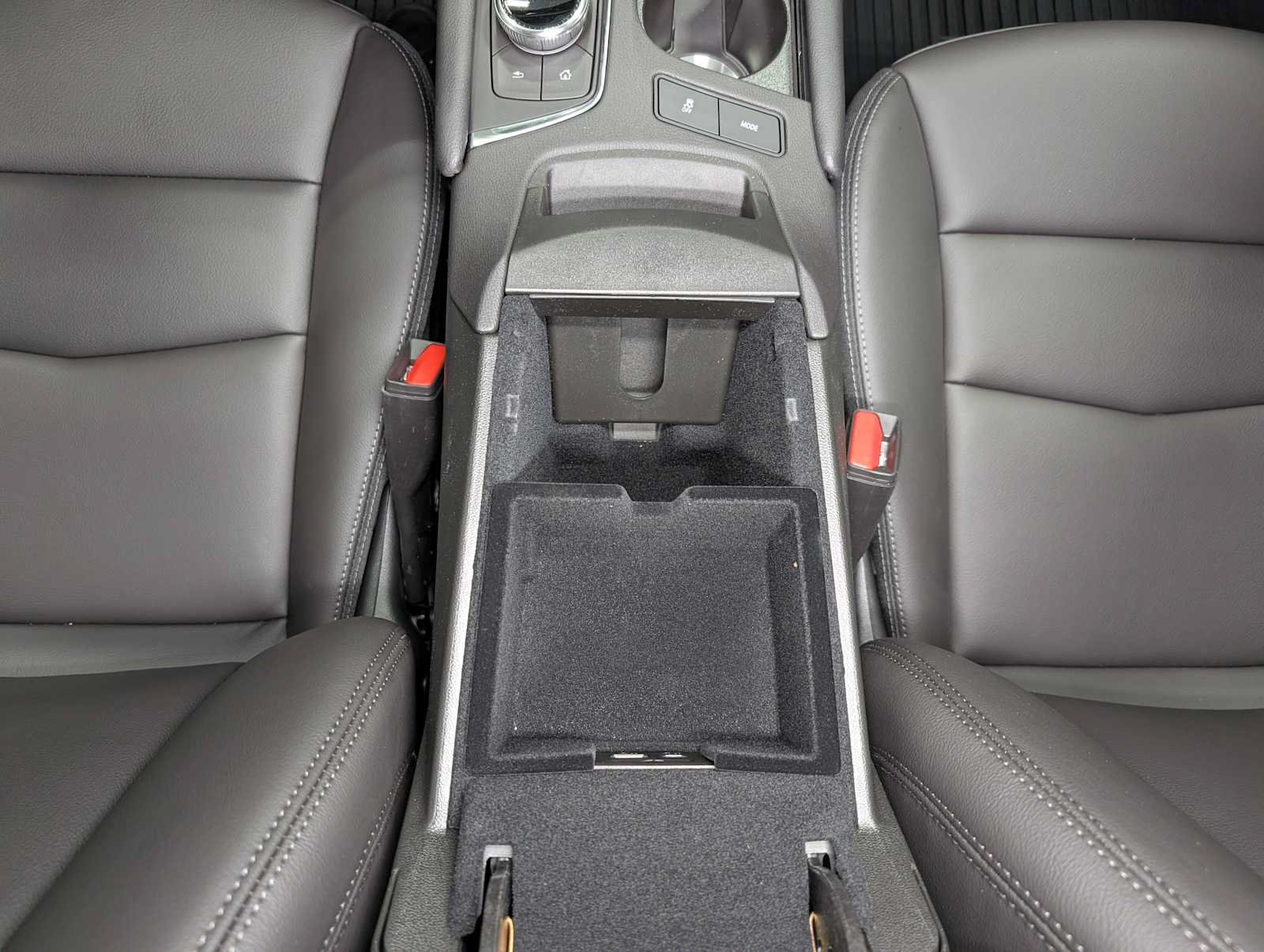 New 2026 Cadillac XT5 Luxury w/ LPO, Floor Liner Package AWD/4WD image 14