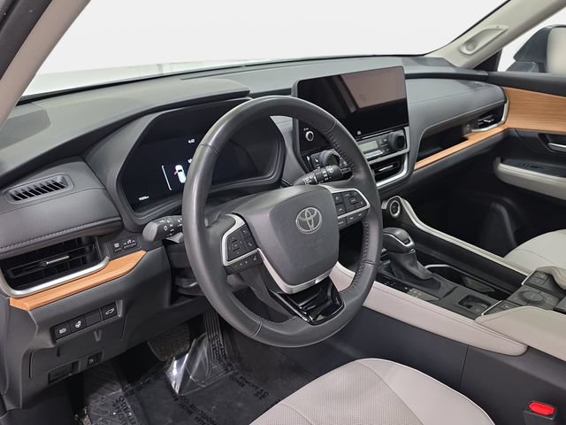 Certified 2025 Toyota Grand Highlander AWD image 13