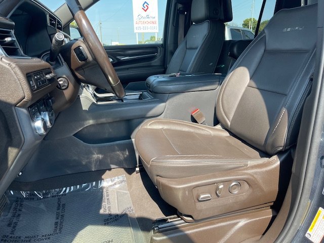 Used 2021 GMC Yukon XL Denali w/ Denali Premium Package image 13