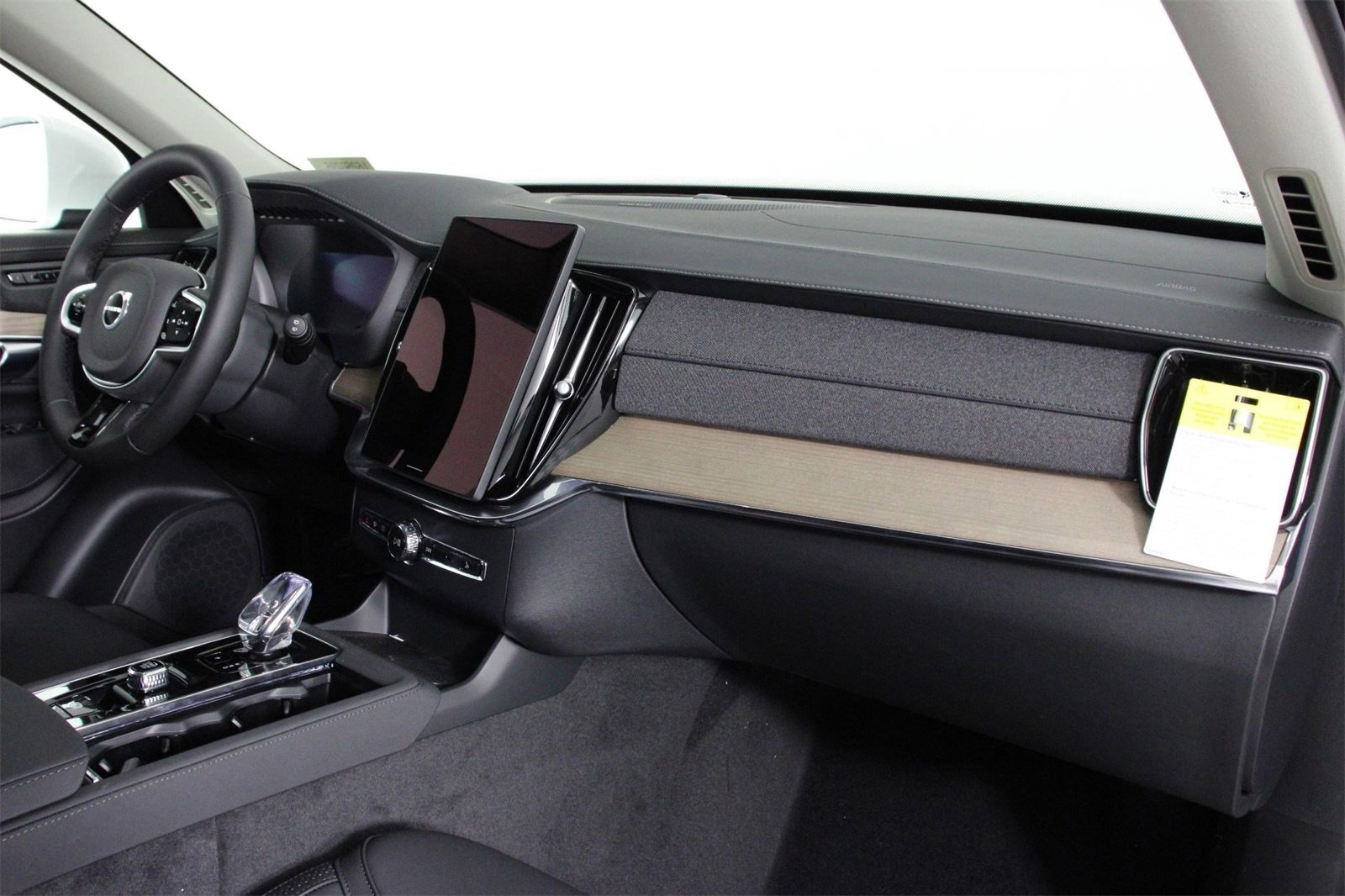 New 2025 Volvo XC90 B6 Plus image 9