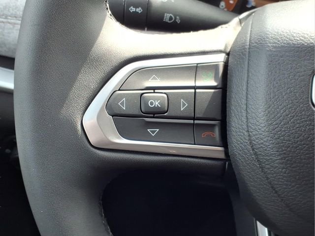 Used 2023 Jeep Compass Latitude image 16