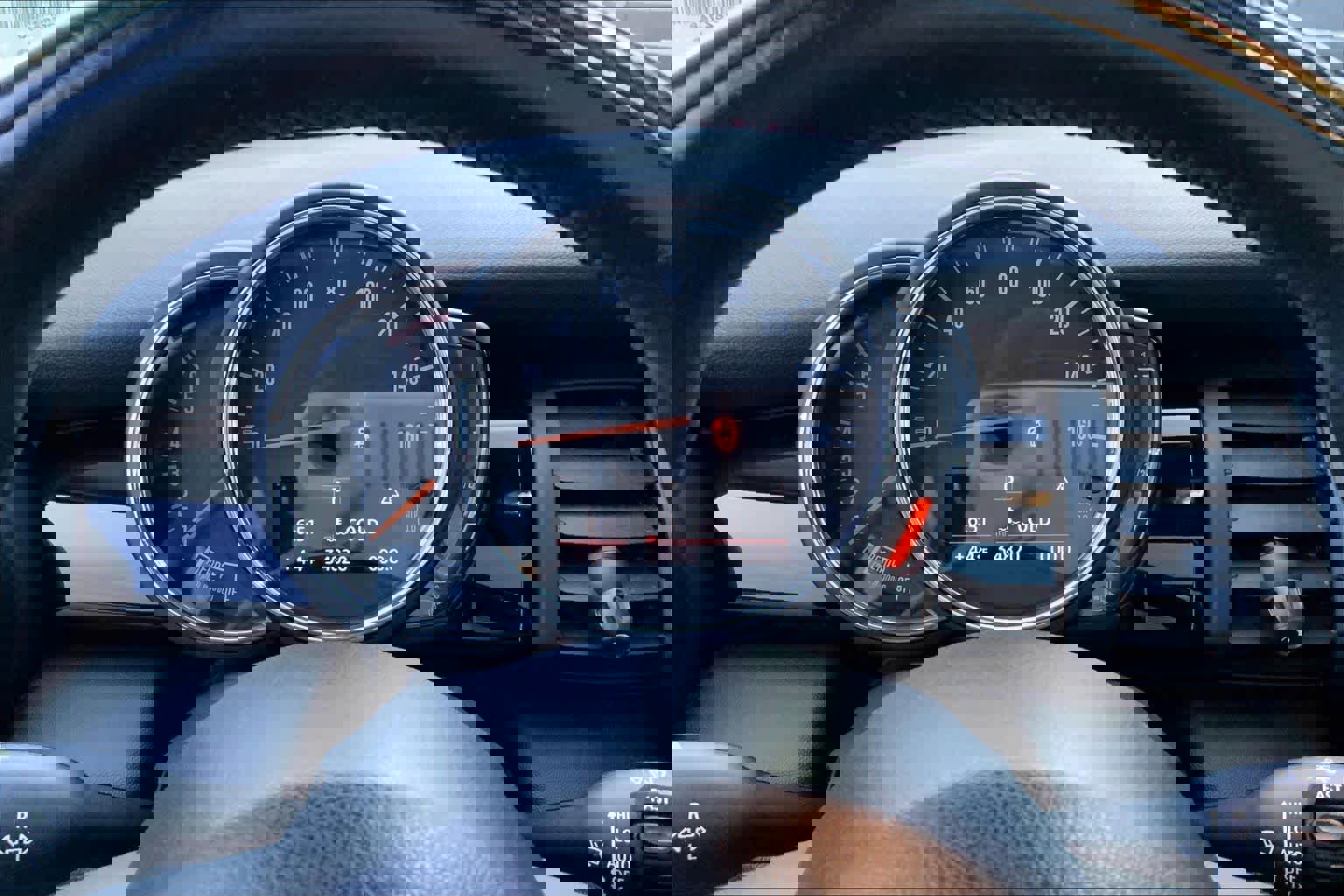 Used 2019 MINI Cooper 4-Door Hardtop w/ Premium Package image 25