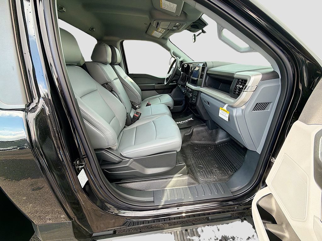 New 2025 Ford F600 4x4 Regular Cab Super Duty w/ XL Chrome Package image 18