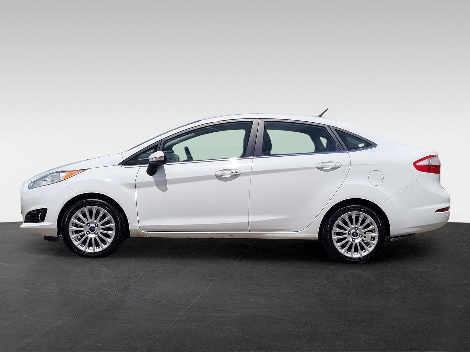 Used 2014 Ford Fiesta Titanium FWD image 7