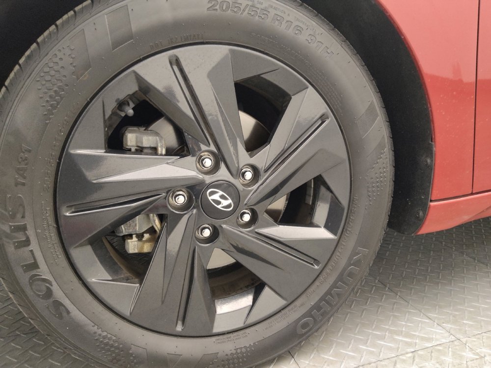 Used 2023 Hyundai Elantra SEL image 31