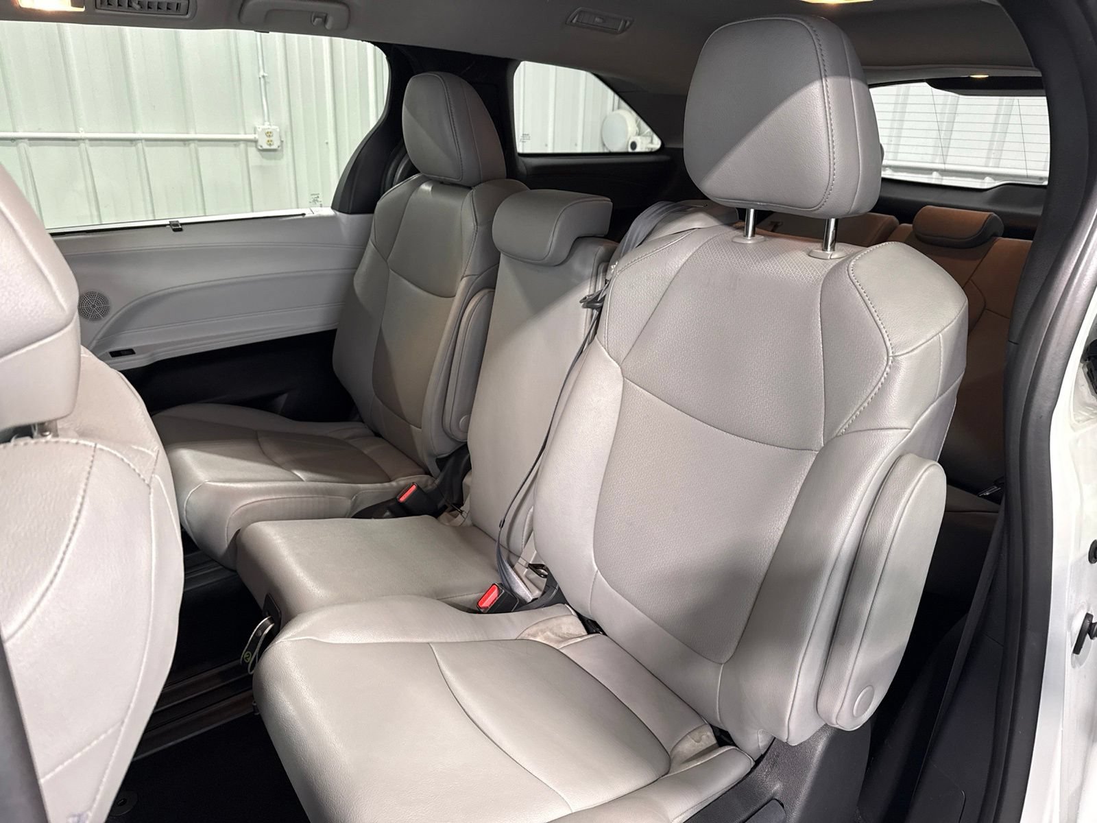 Used 2025 Toyota Sienna XLE FWD image 24