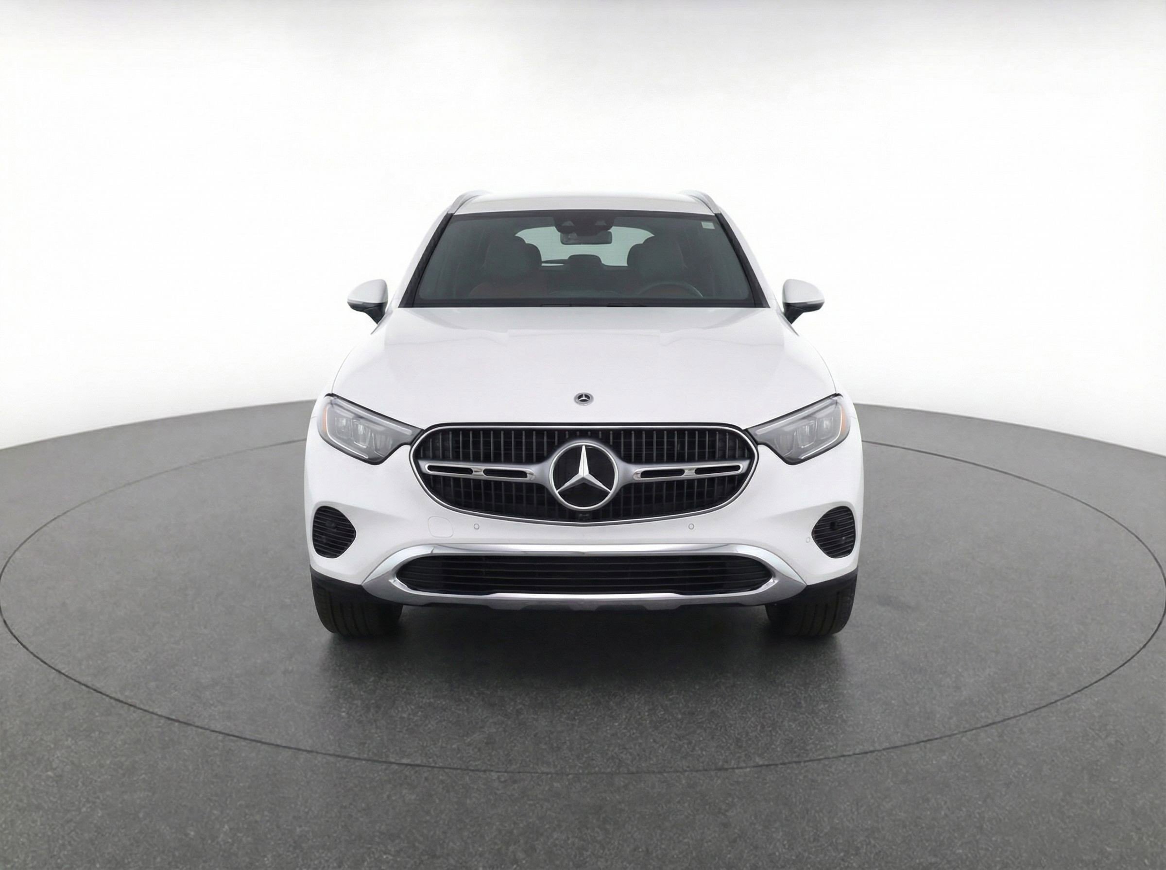 Used 2024 Mercedes-Benz GLC 300 4MATIC image 2