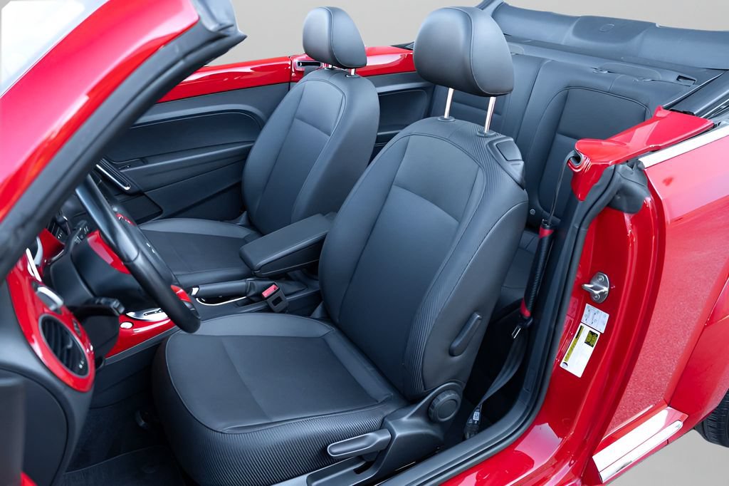 Used 2018 Volkswagen Beetle 2.0T S w/ Style & Comfort Package FWD image 12