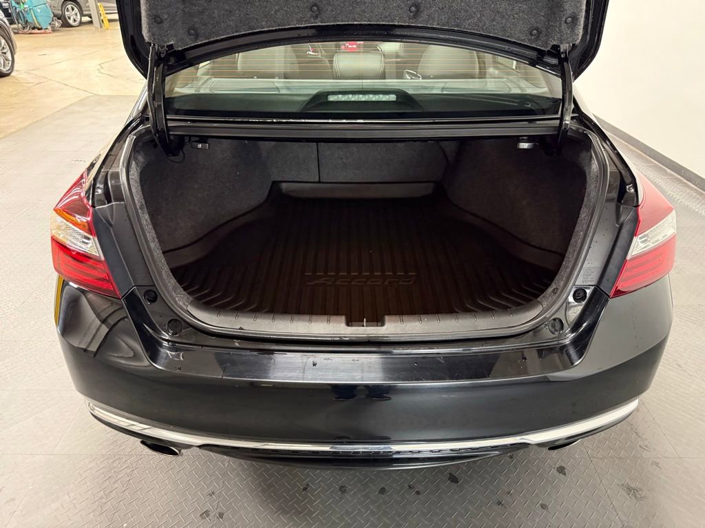 Used 2017 Honda Accord Sport image 19