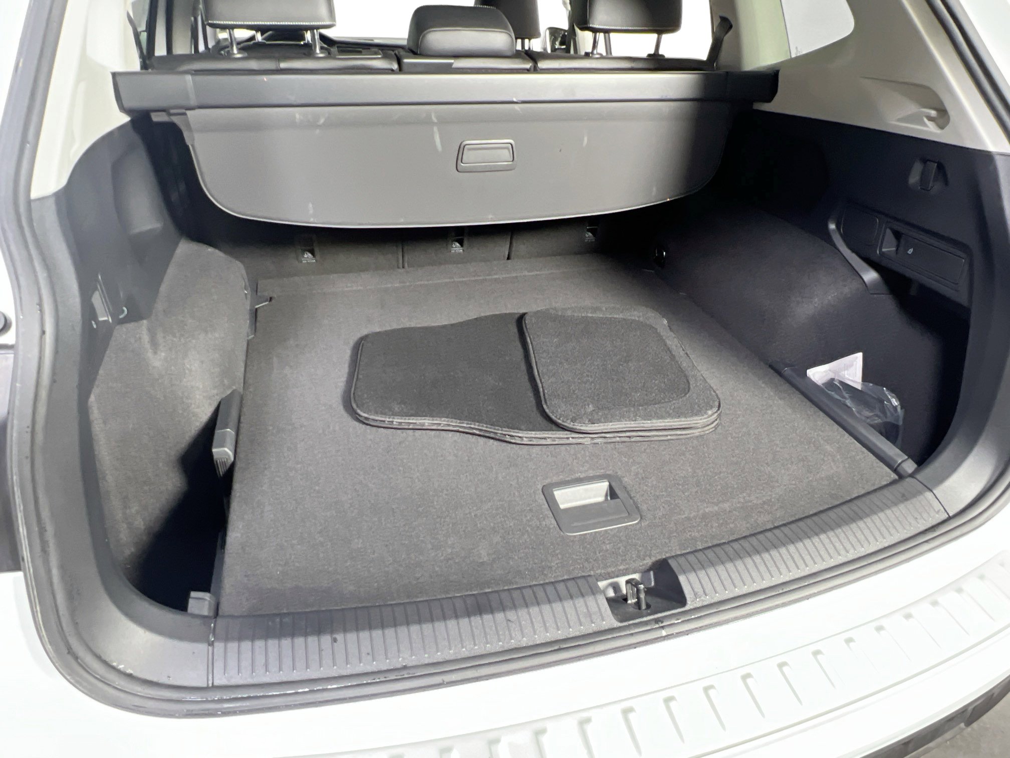 Used 2022 Volkswagen Tiguan SE image 24