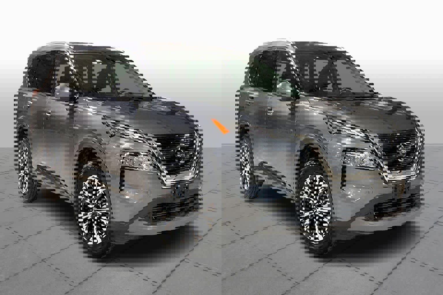 Used 2021 Nissan Rogue SV w/ Premium Package image 3