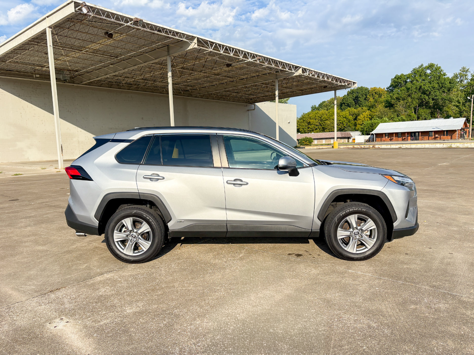 Used 2022 Toyota RAV4 XLE w/ Convenience Package AWD/4WD image 14