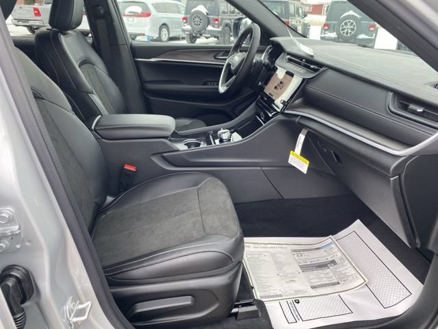 New 2026 Jeep Grand Cherokee Altitude AWD/4WD image 38