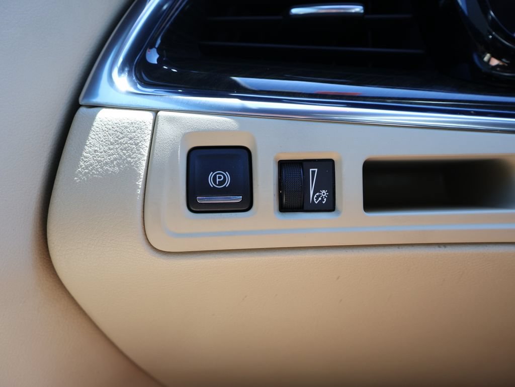 Used 2017 Cadillac XT5 FWD image 30
