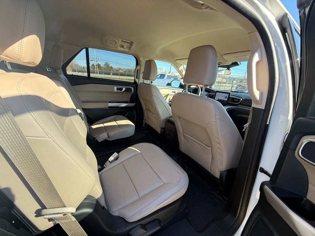 Used 2023 Ford Explorer XLT w/ Equipment Group 202A image 17