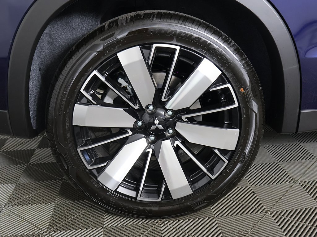 New 2025 Mitsubishi Outlander SE image 25