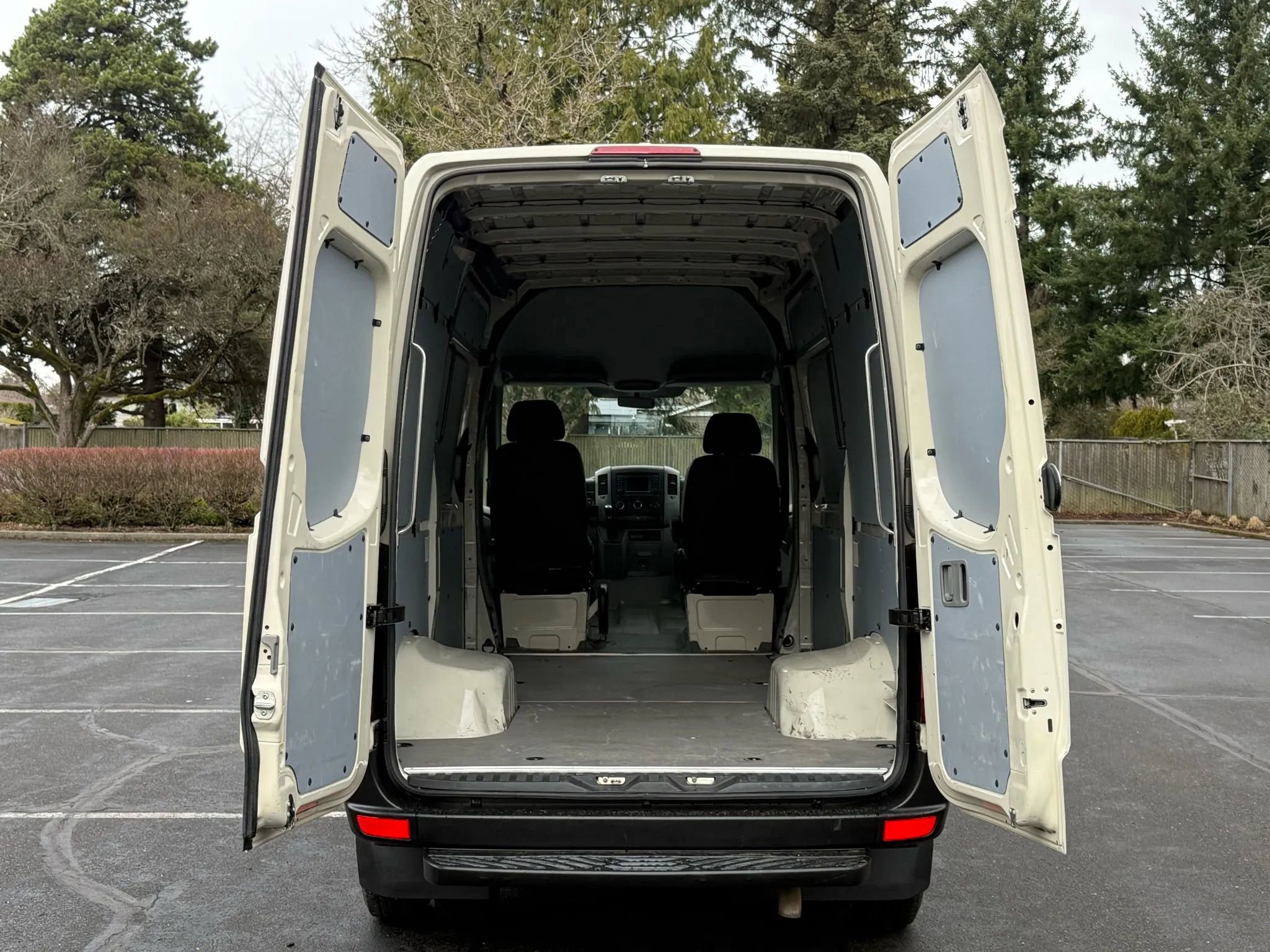 Used 2014 Mercedes-Benz Sprinter 3500 image 3