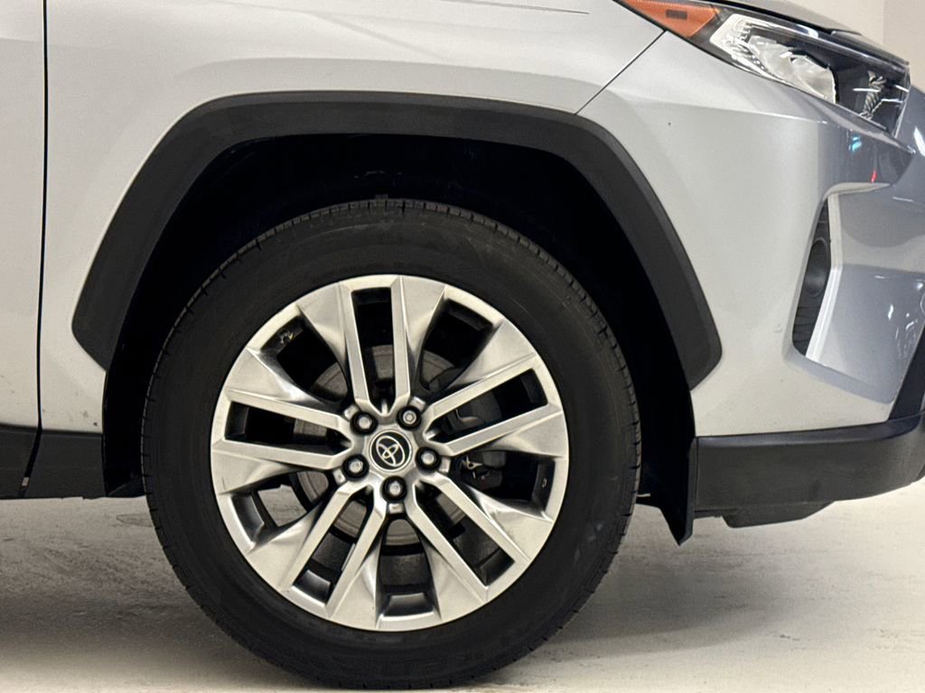 Used 2019 Toyota RAV4 XLE Premium image 6