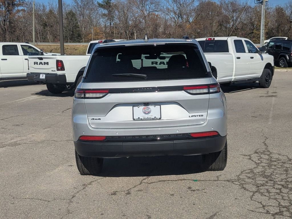 New 2025 Jeep Grand Cherokee Limited w/ Black Appearance Package image 4