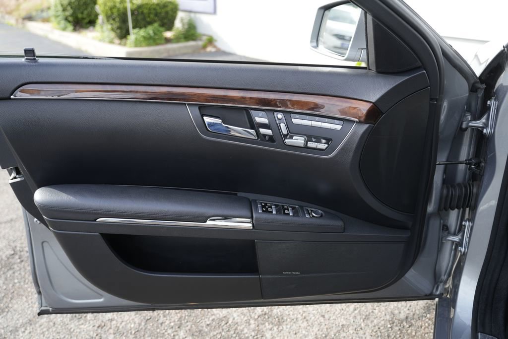 Used 2011 Mercedes-Benz S 550 4MATIC image 18