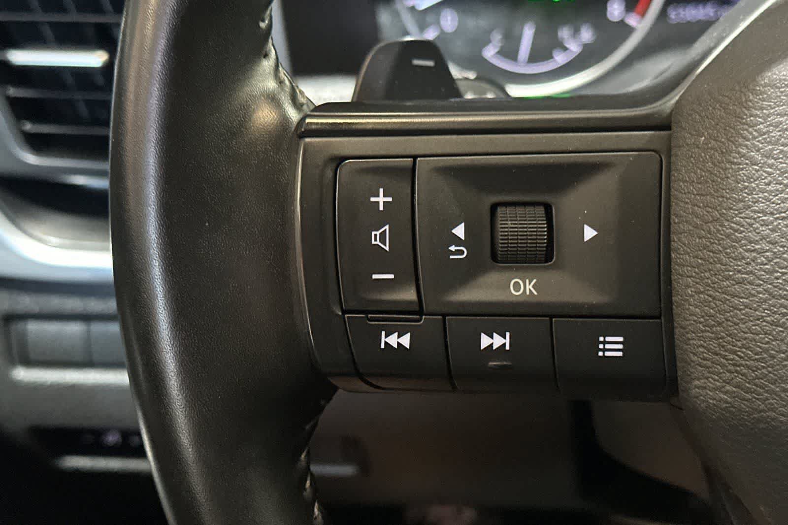 Certified 2025 Nissan Rogue SV FWD image 29