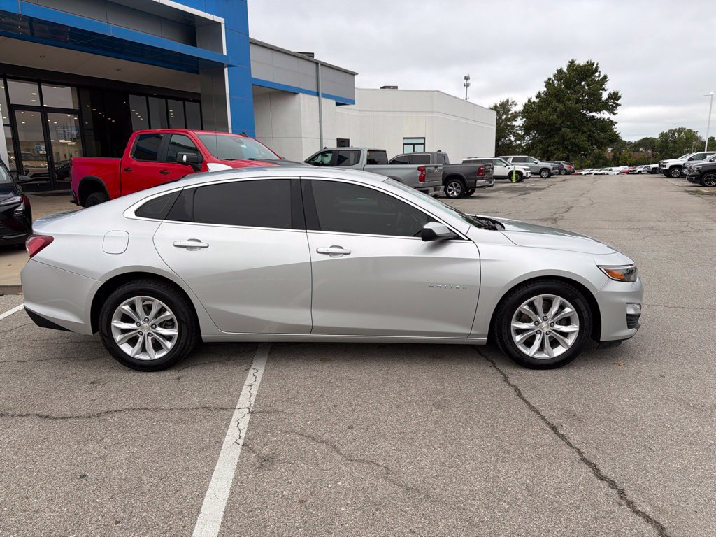 Used 2021 Chevrolet Malibu LT FWD image 2