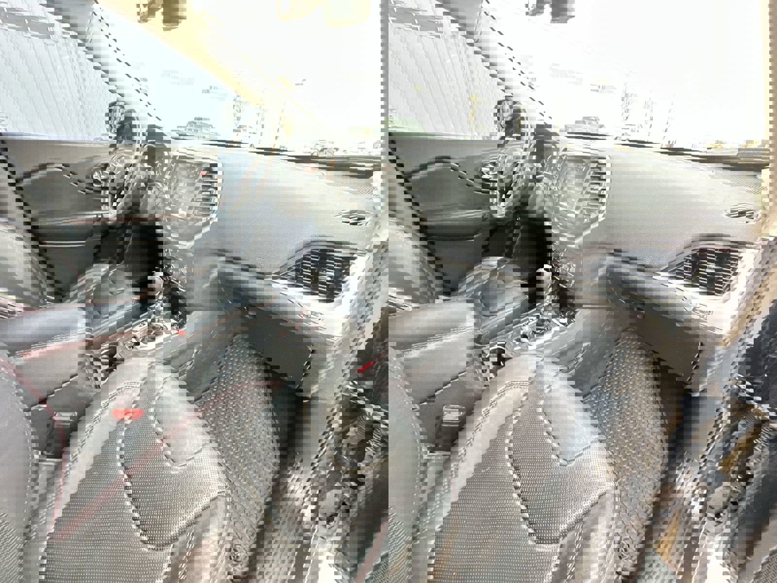 Used 2015 Jeep Cherokee Trailhawk w/ Comfort/Convenience Group AWD/4WD image 29