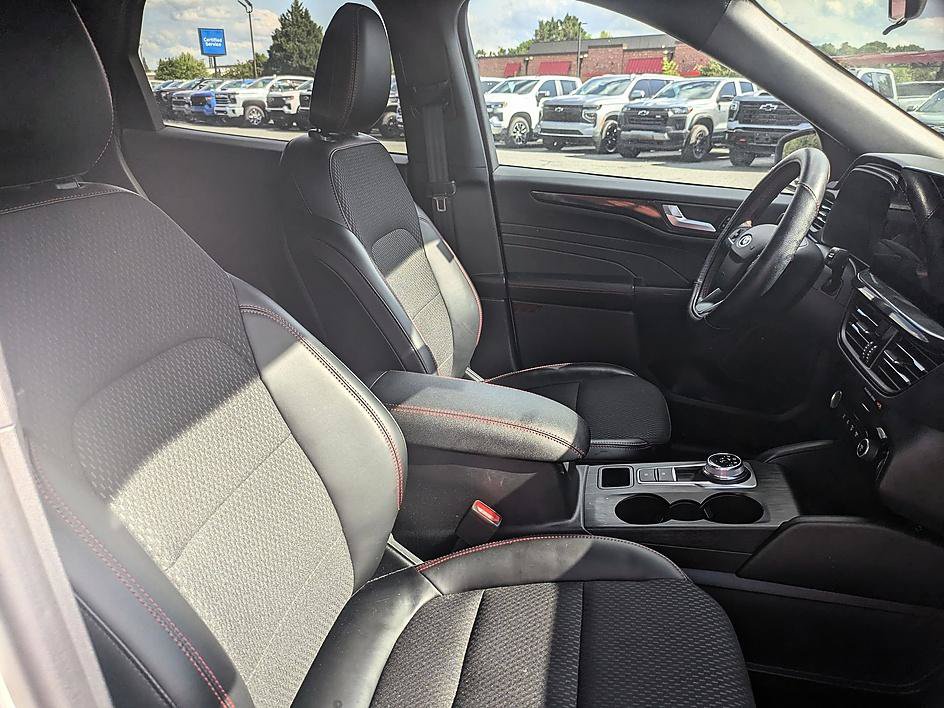 Used 2024 Ford Escape ST-Line w/ Tech Pack #1 FWD image 29