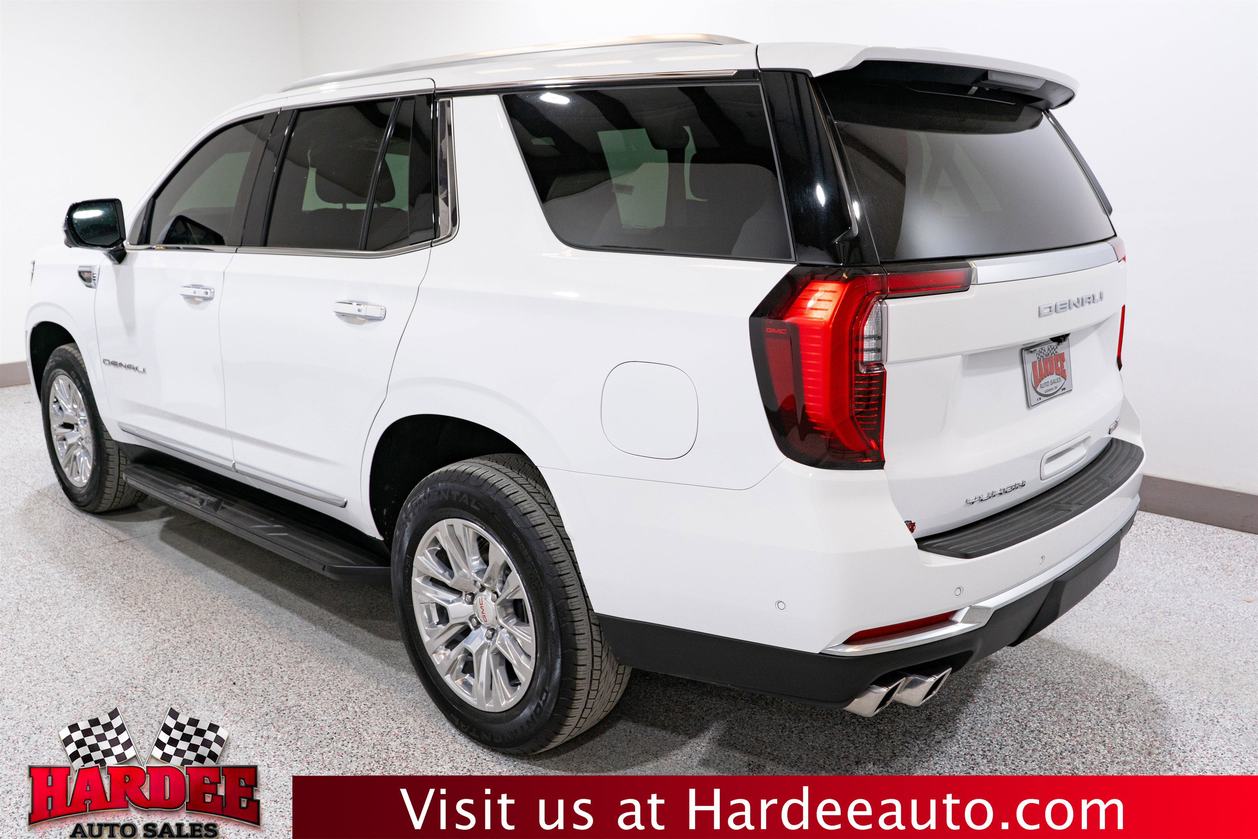 Used 2025 GMC Yukon Denali RWD image 3