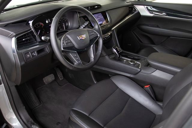 Certified 2025 Cadillac XT5 Premium Luxury image 8