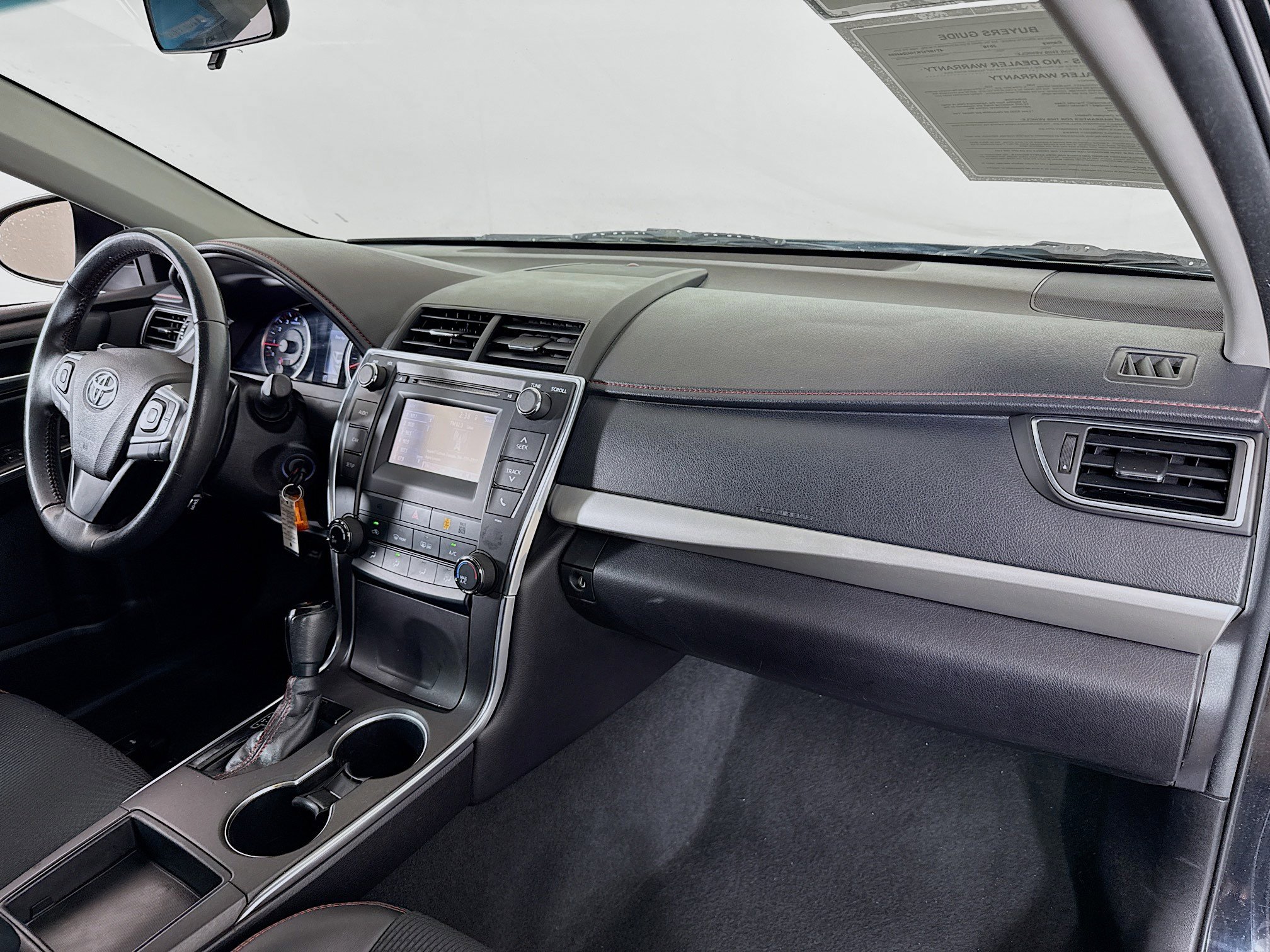 Used 2016 Toyota Camry SE image 25