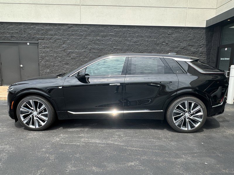 New 2025 Cadillac Lyriq Luxury image 2