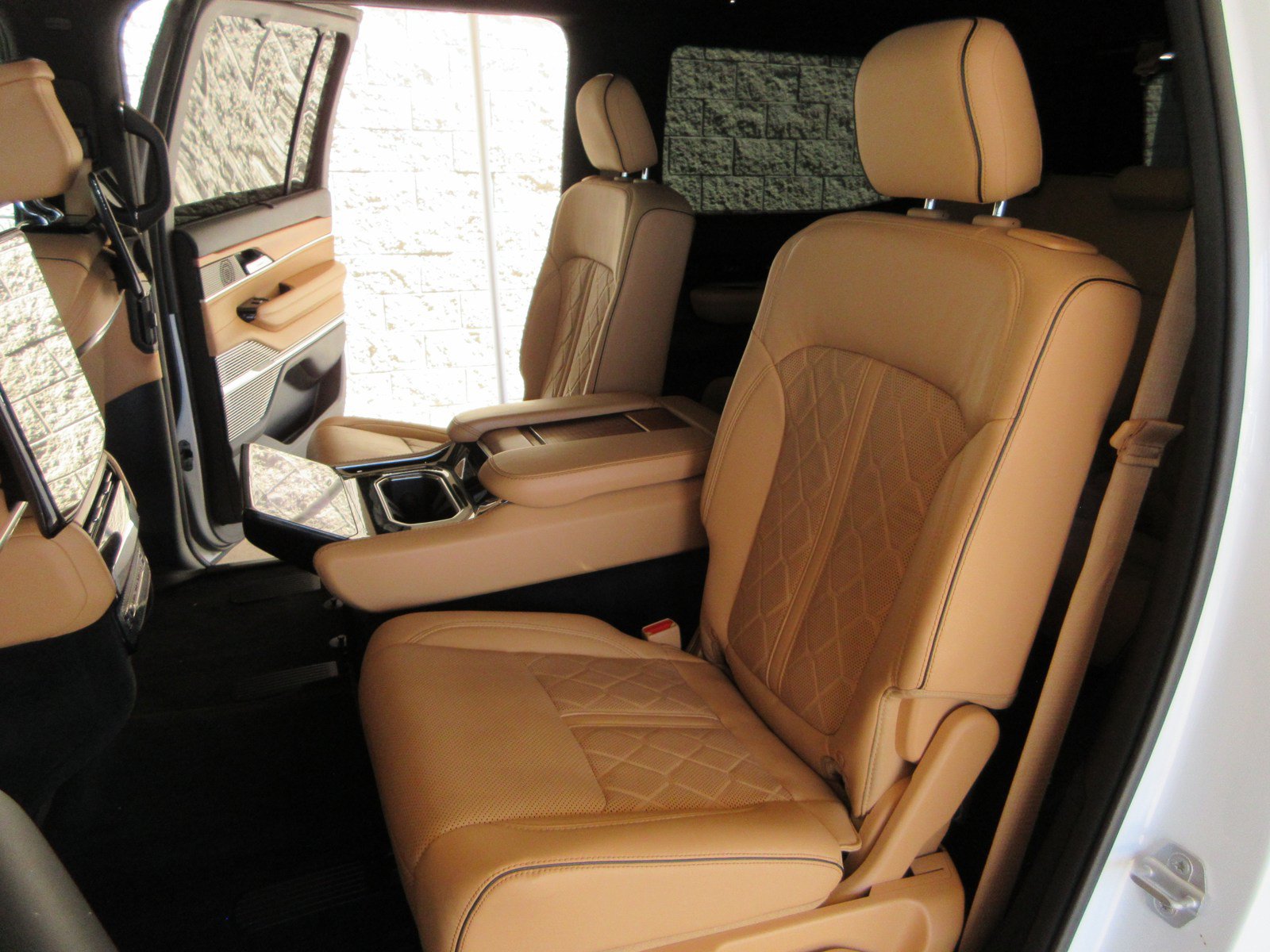 Used 2022 Jeep Grand Wagoneer Series III w/ Rear Seat Video Group 1 AWD/4WD image 27