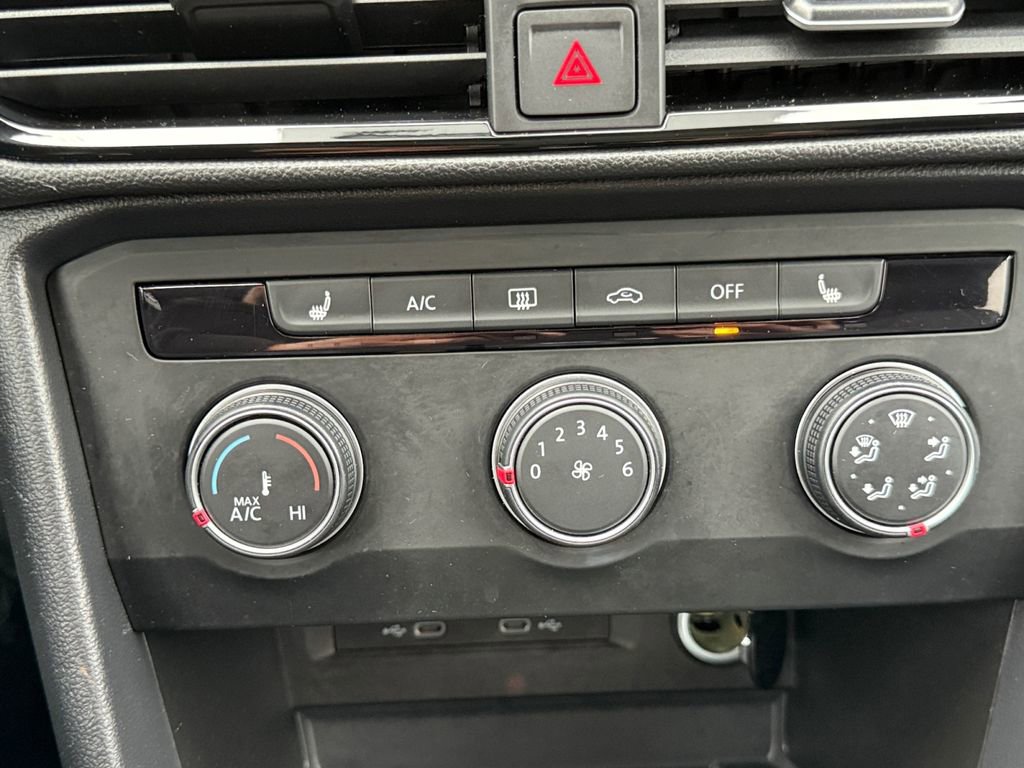 Used 2022 Volkswagen Taos SE image 16