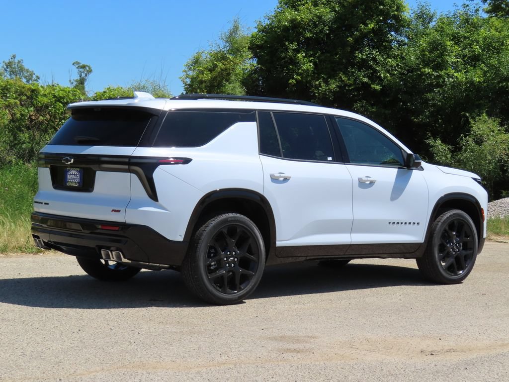 New 2026 Chevrolet Traverse RS w/ LPO, Floor Liner Package AWD/4WD image 3