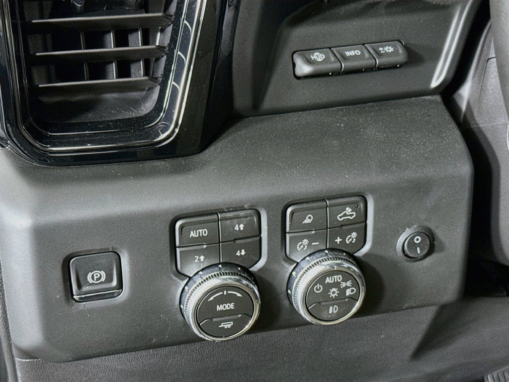 Used 2026 GMC Sierra 1500 AT4 w/ Technology Package AWD/4WD image 10