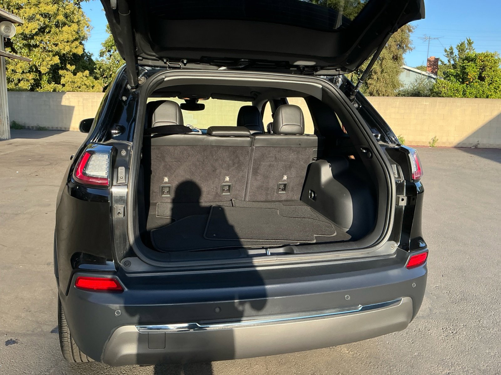 Used 2019 Jeep Cherokee Limited image 25