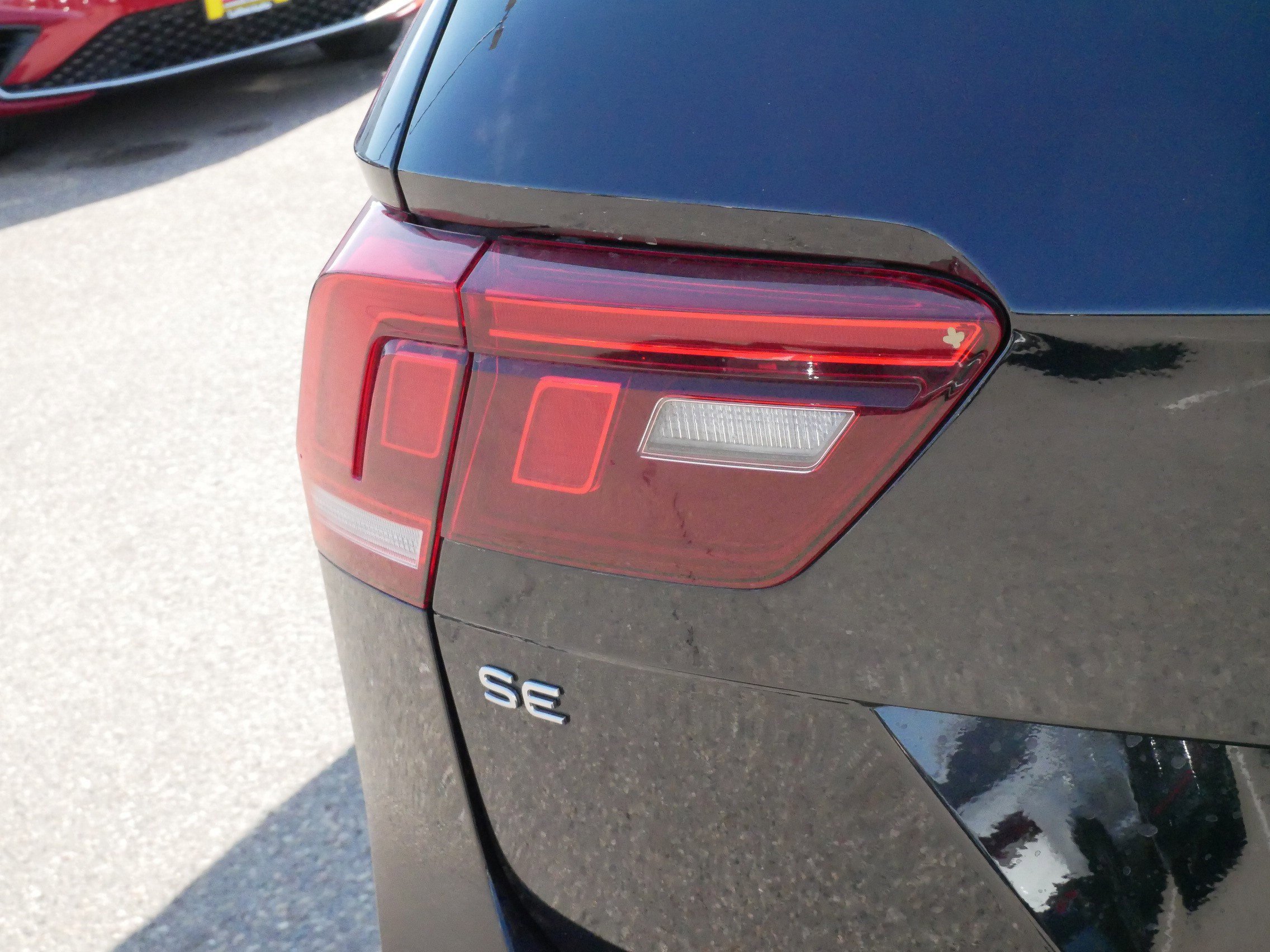 Certified 2023 Volkswagen Tiguan SE R-Line image 17