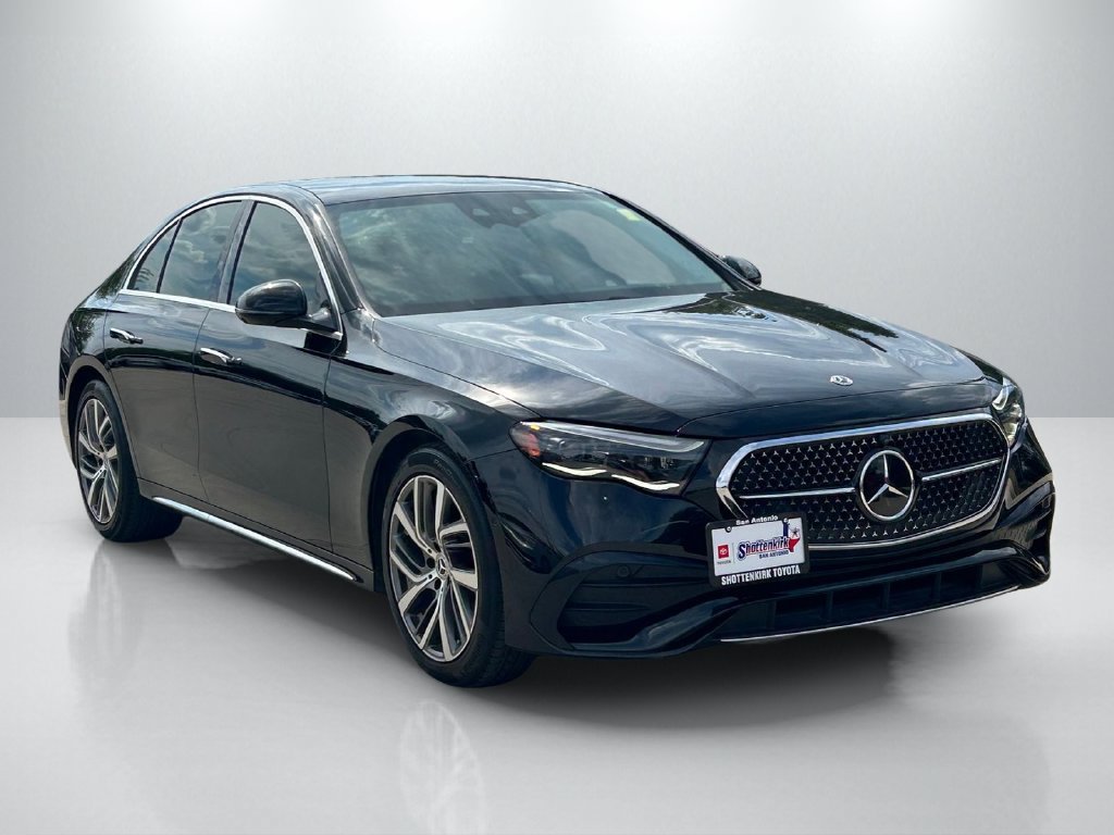 Used 2024 Mercedes-Benz E 350 4MATIC Sedan image 3