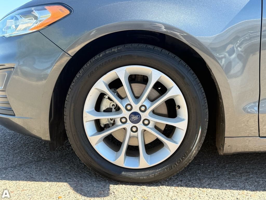 Used 2020 Ford Fusion SE FWD image 10