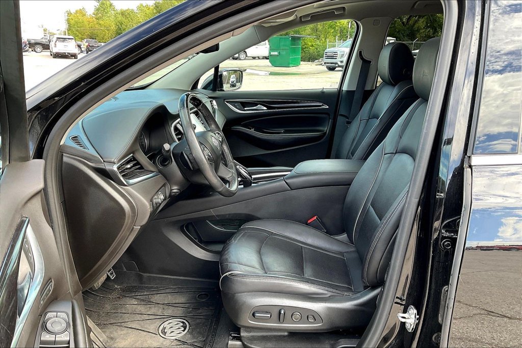 Used 2021 Buick Enclave Avenir w/ Avenir Technology Package AWD/4WD image 23