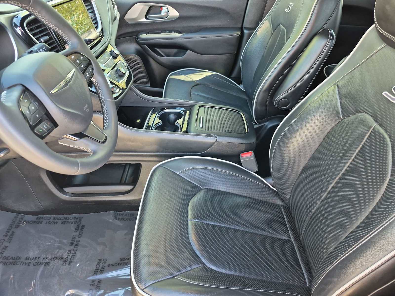 Used 2023 Chrysler Pacifica Limited w/ S Appearance Package FWD image 15