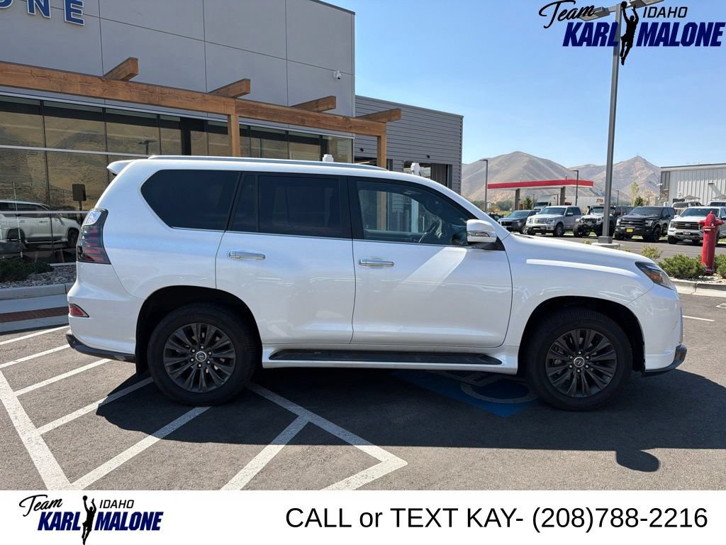 Used 2023 Lexus GX 460 Premium w/ Accessory Package AWD/4WD image 4