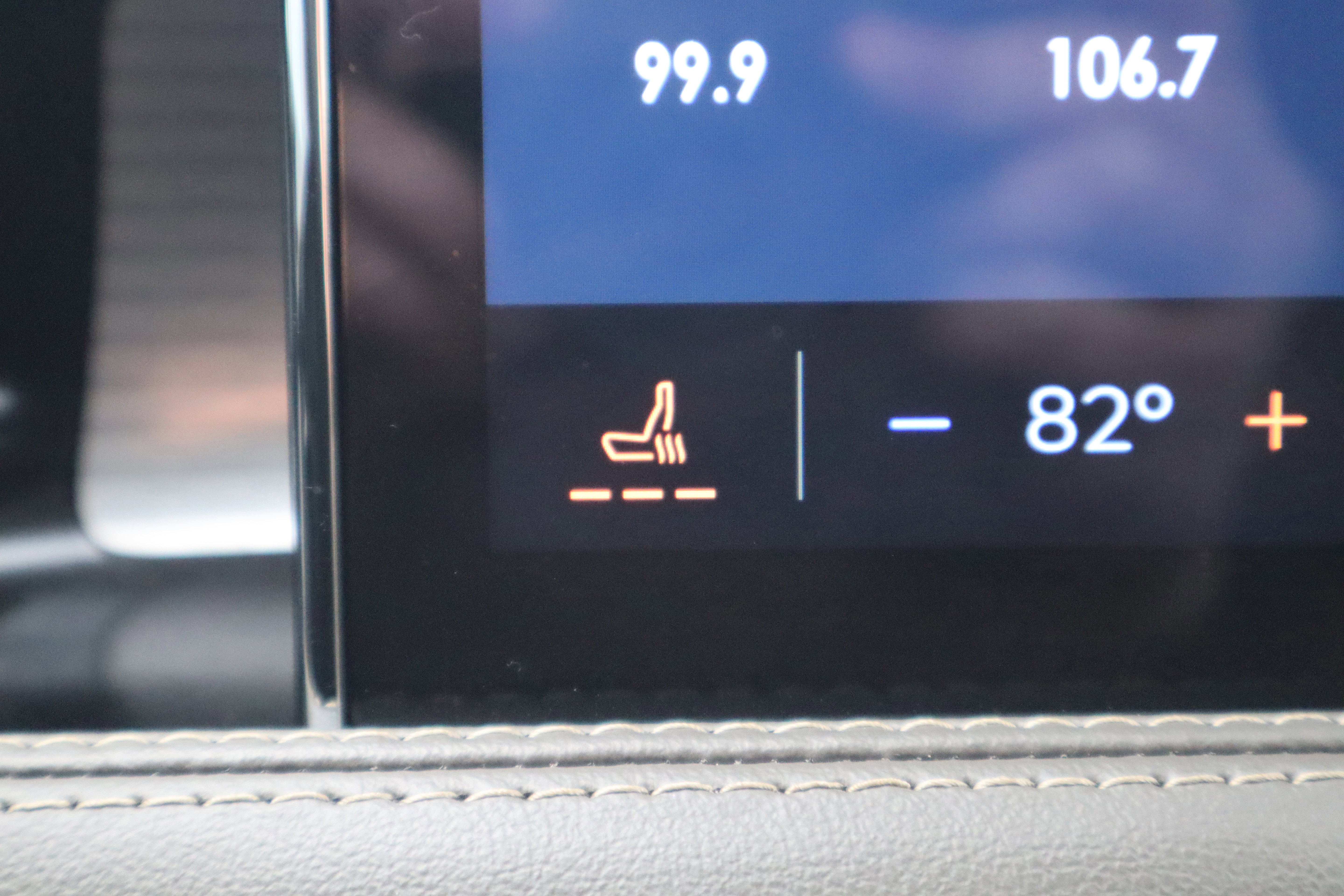 Used 2024 Lincoln Corsair Premiere w/ Rear Removable Package Tray image 24